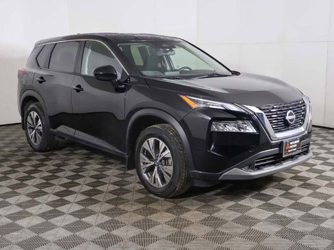 Used 2023 Nissan Rogue SV image 2