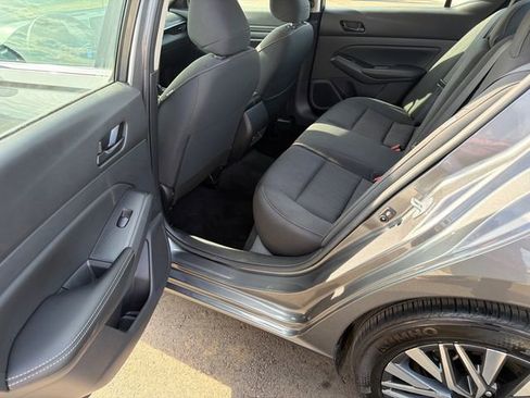 Used 2025 Nissan Altima 2.5 SV image 8