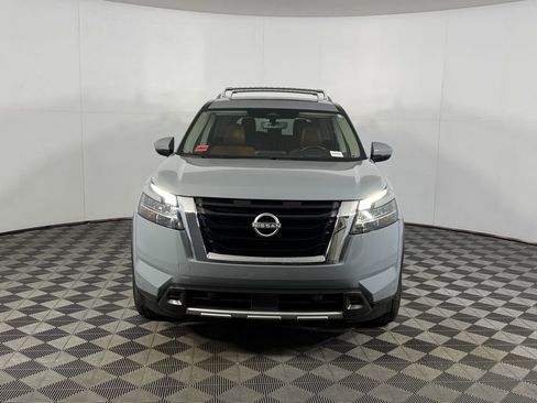 Used 2024 Nissan Pathfinder Platinum image 11