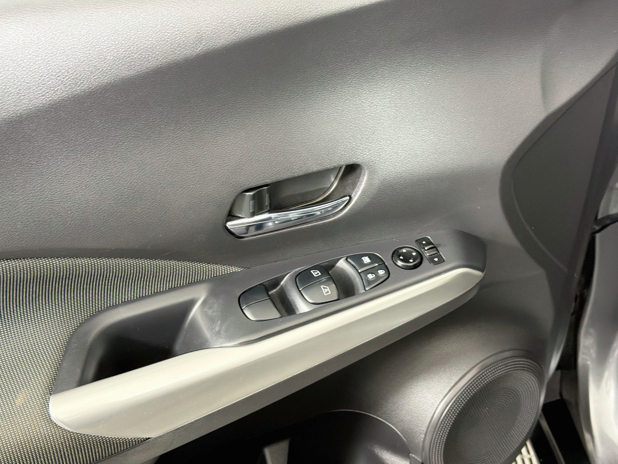 Used 2020 Nissan Kicks SV FWD image 15
