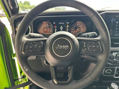 Used 2025 Jeep Gladiator Sport AWD/4WD image 26