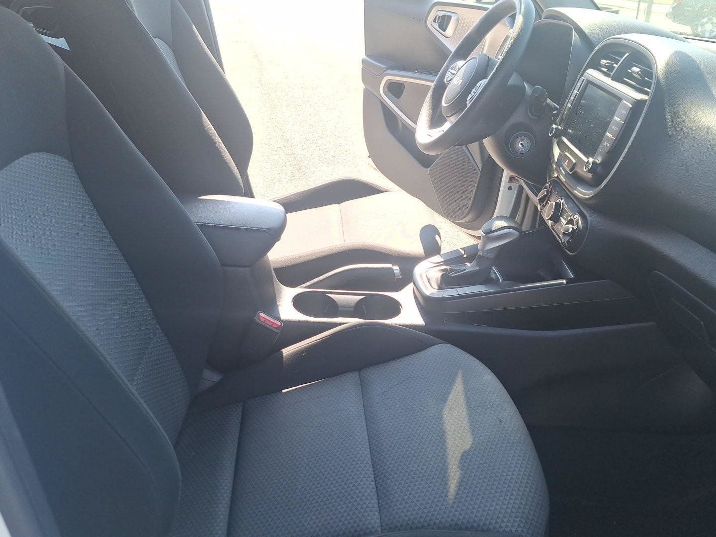 Used 2023 Kia Soul LX w/ LX Technology Package FWD image 18