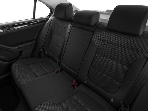 Used 2017 Volkswagen Jetta SE image 14