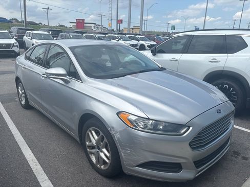 Used 2013 Ford Fusion SE FWD image 5