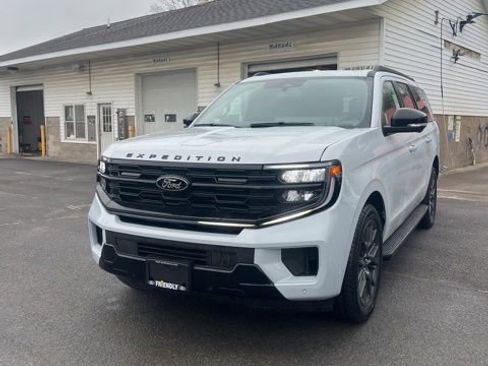 Used 2026 Ford Expedition Max Platinum AWD/4WD image 3