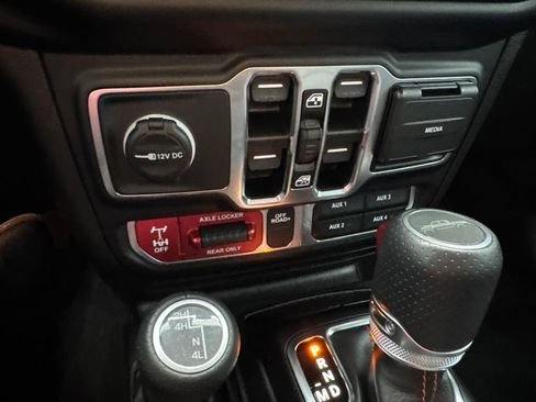 Used 2023 Jeep Gladiator Mojave w/ LED Lighting Group AWD/4WD image 32