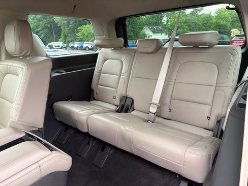 Used 2022 Lincoln Navigator Reserve AWD/4WD image 17