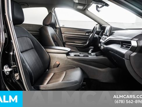 Used 2025 Nissan Altima 2.5 SV FWD image 19
