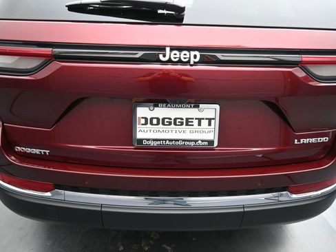 New 2025 Jeep Grand Cherokee Laredo X w/ Luxury Tech Group I image 12