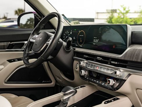 Used 2024 Kia Telluride SX FWD image 11