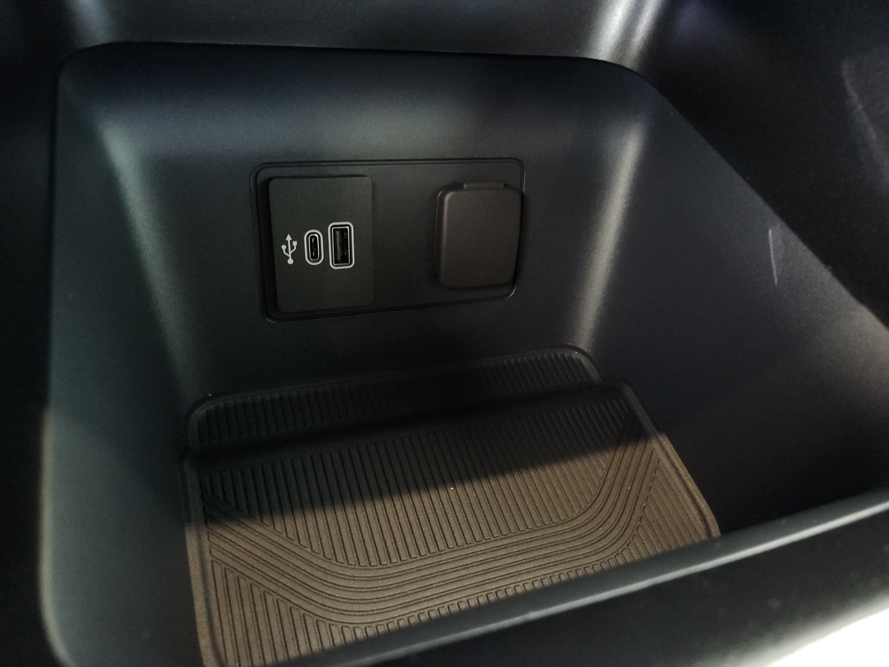 New 2026 Ford Explorer ST-Line w/ ST-Line Street Pack RWD image 30