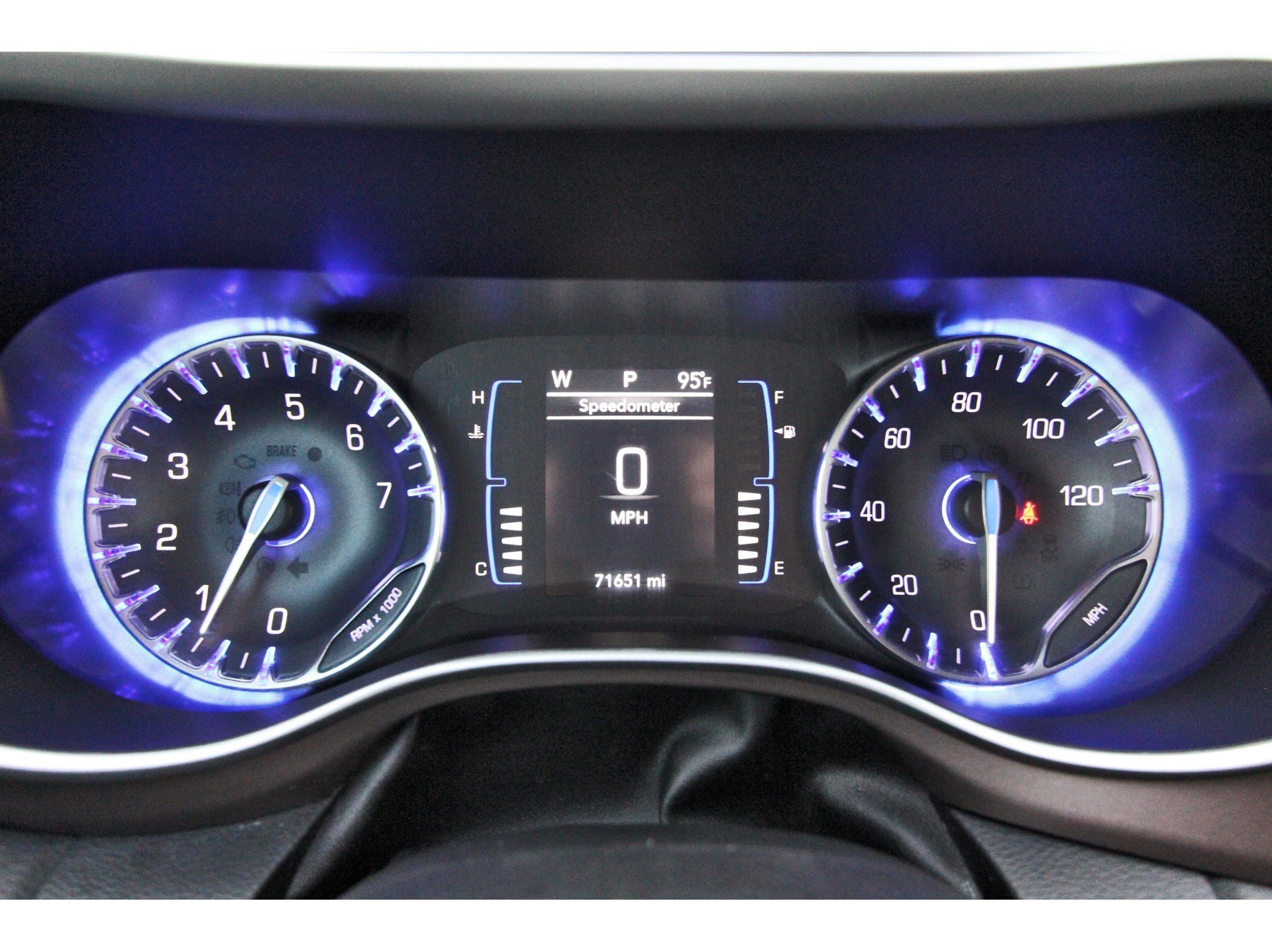 Used 2020 Chrysler Voyager L FWD image 18