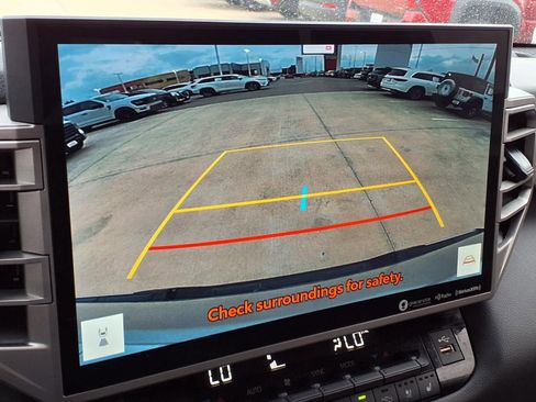 Used 2022 Toyota Tundra Limited w/ Power Package AWD/4WD image 10