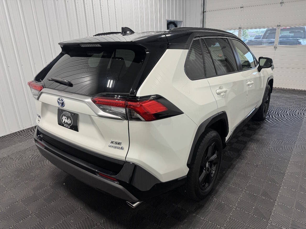 Used 2019 Toyota RAV4 XSE AWD/4WD image 3