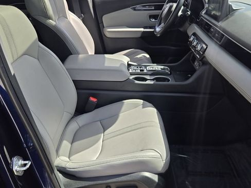 Used 2023 Honda Pilot Touring image 16