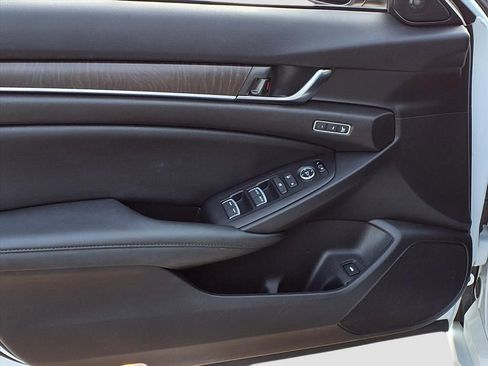 Used 2021 Honda Accord Touring image 19