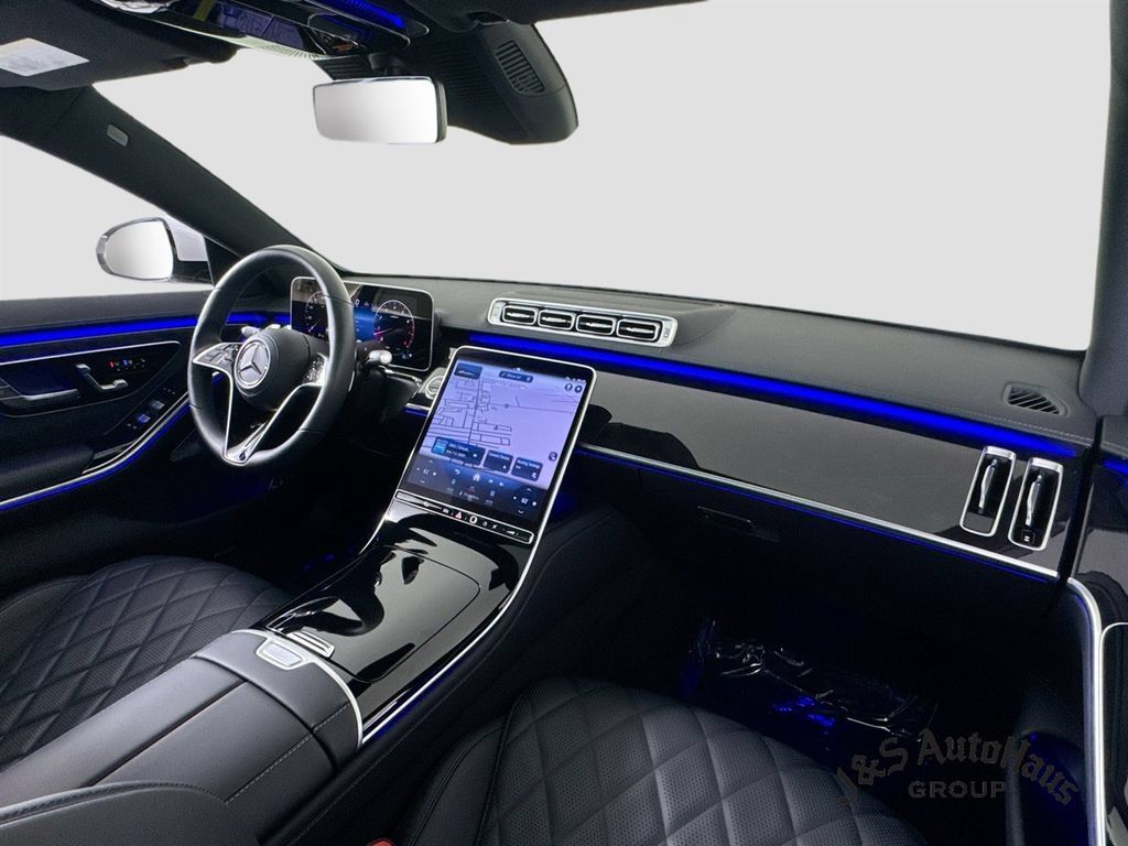 Used 2025 Mercedes-Benz S 580 4MATIC Sedan w/ AMG Line Package image 31