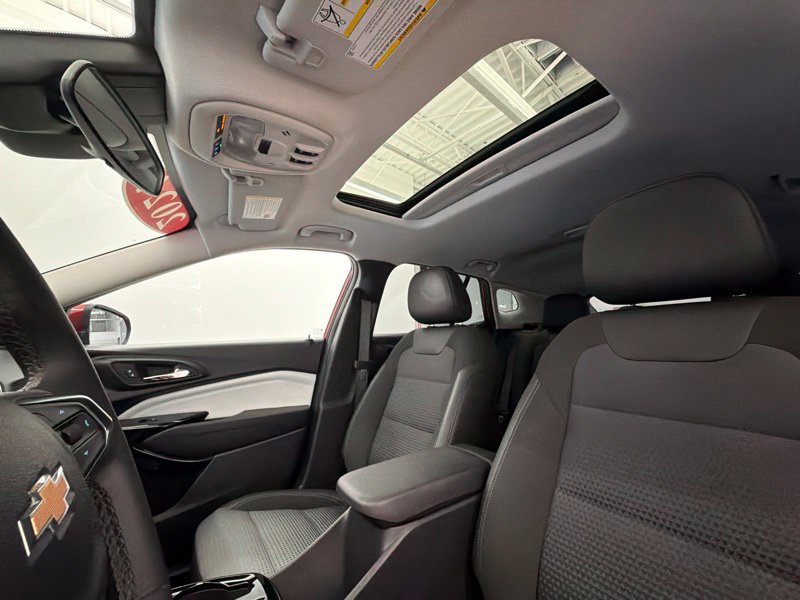 Used 2024 Chevrolet Trax LT w/ Sunroof Package FWD image 34