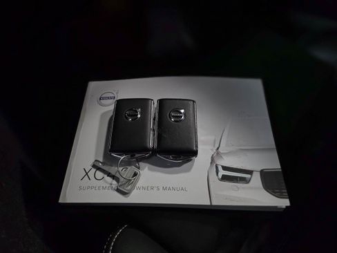 Used 2020 Volvo XC40 T4 R-Design w/ Protection Package Premier image 42