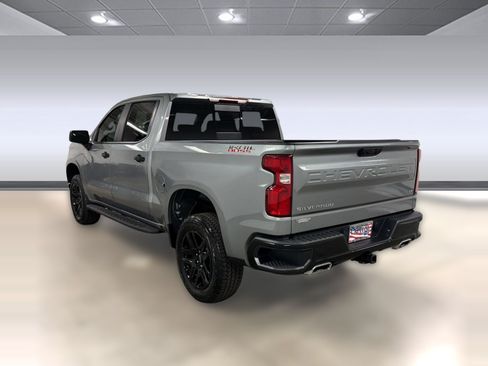 Used 2025 Chevrolet Silverado 1500 LT Trail Boss w/ Convenience Package II AWD/4WD image 2