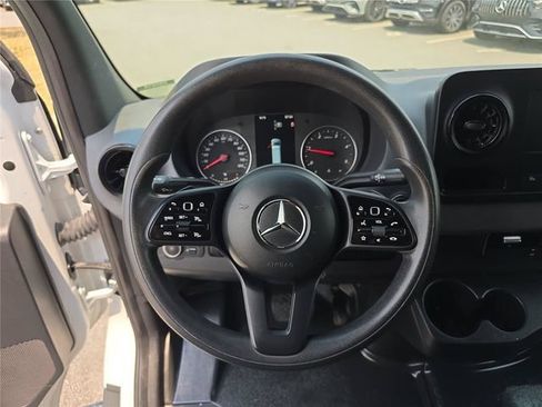 Used 2022 Mercedes-Benz Sprinter 2500 image 25