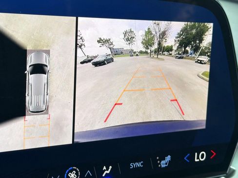 Certified 2025 Chevrolet Traverse LT w/ Enhanced Driving Package FWD image 25