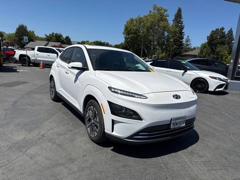 Used 2023 Hyundai Kona SEL FWD image 3