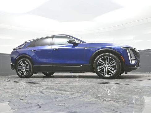 Certified 2024 Cadillac Lyriq Luxury w/ LPO, Floor Liner Package AWD/4WD image 25