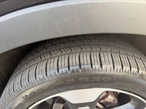 Used 2019 Volvo XC40 T5 Momentum image 19