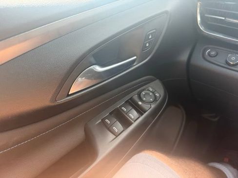 Used 2025 Buick Envista Sport Touring w/ Convenience I Package FWD image 12