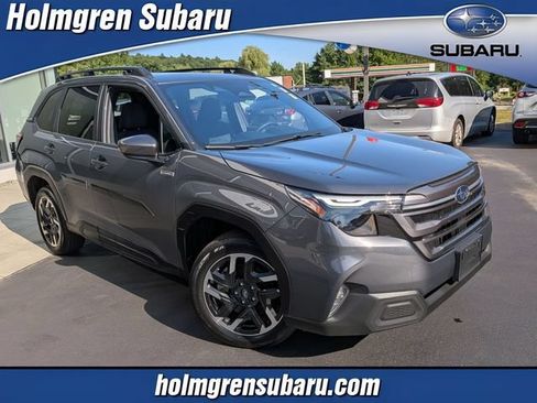 Used 2025 Subaru Forester Premium AWD/4WD image 1