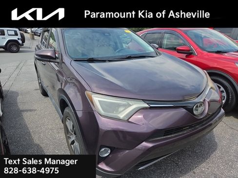 Used 2017 Toyota RAV4 XLE AWD/4WD image 2