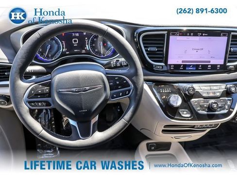 Used 2024 Chrysler Pacifica Touring-L FWD image 14