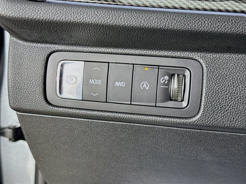 Used 2025 Chevrolet Traverse High Country AWD/4WD image 13