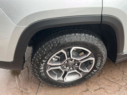 Used 2024 Jeep Grand Cherokee Trailhawk AWD/4WD image 27