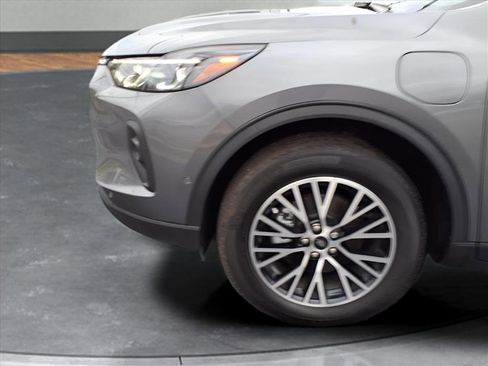 Used 2024 Ford Escape SE w/ PHEV Premium Package image 17