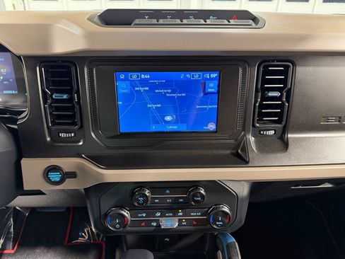 Used 2022 Ford Bronco Wildtrak AWD/4WD image 16