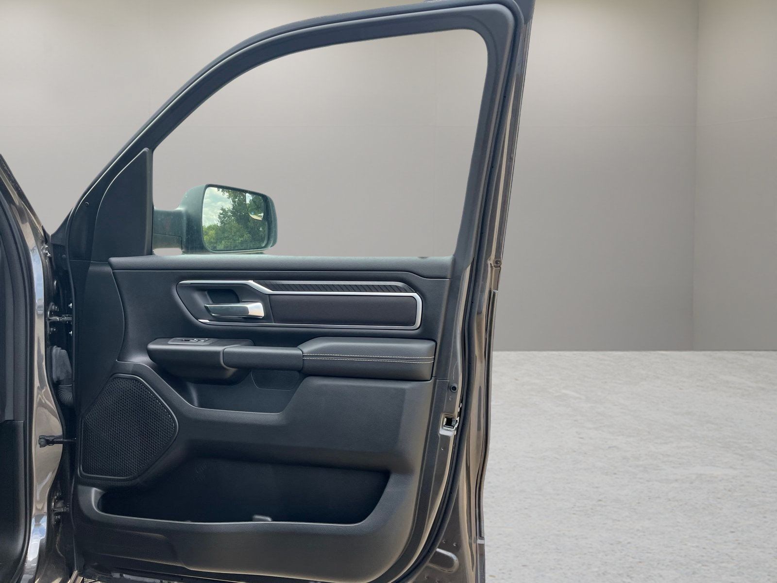 Used 2025 RAM 1500 Big Horn AWD/4WD image 33