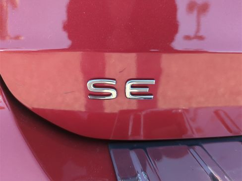 Used 2022 Volkswagen Taos SE w/ Panoramic Sunroof Package image 22