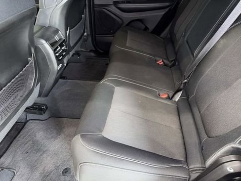 Used 2023 Jeep Grand Cherokee Laredo RWD image 9