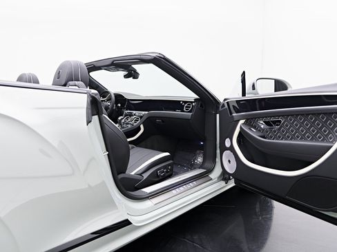 Used 2024 Bentley Continental GT Speed image 36