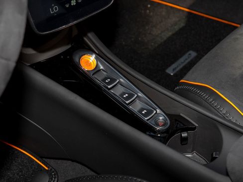 New 2025 McLaren Artura Performance image 30