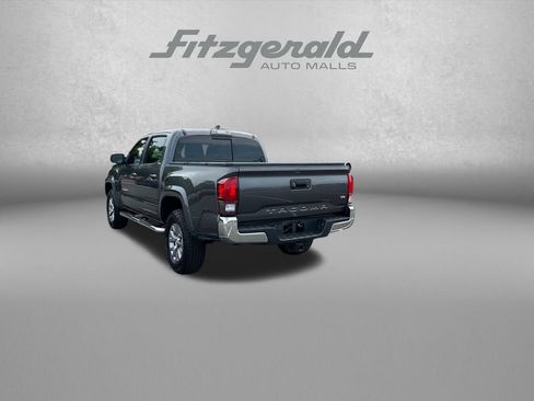 Used 2018 Toyota Tacoma SR5 RWD image 5