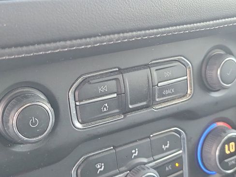 Used 2021 Chevrolet Suburban Z71 w/ Rear Media and Nav Package image 18