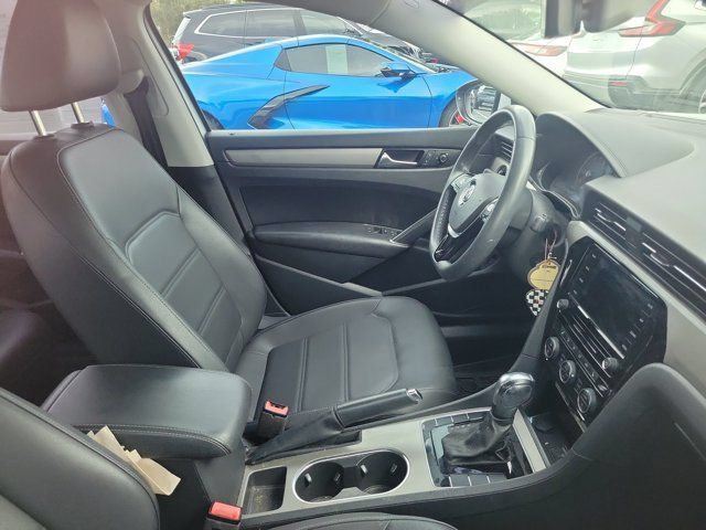 Used 2022 Volkswagen Passat 2.0T SE FWD image 3