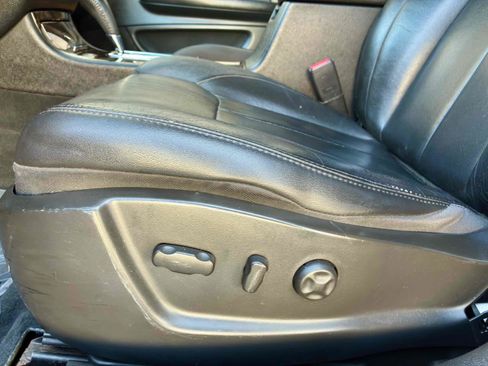 Used 2011 Cadillac DTS Luxury FWD image 33