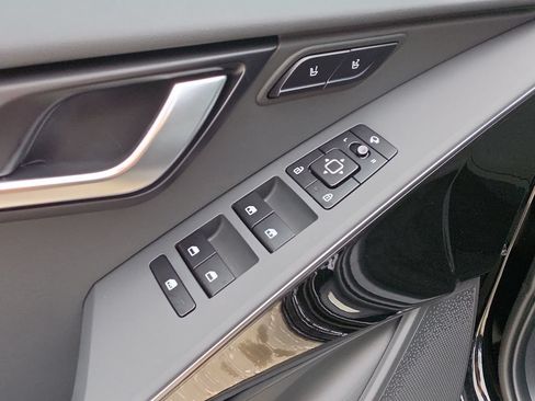 New 2026 Kia Niro SX Touring FWD image 20