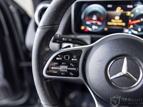 Used 2021 Mercedes-Benz GLB 250 4MATIC w/ Premium Package image 26