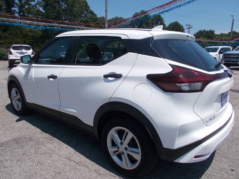 Used 2022 Nissan Kicks S FWD image 16