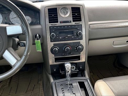 Used 2008 Chrysler 300 Touring RWD image 6